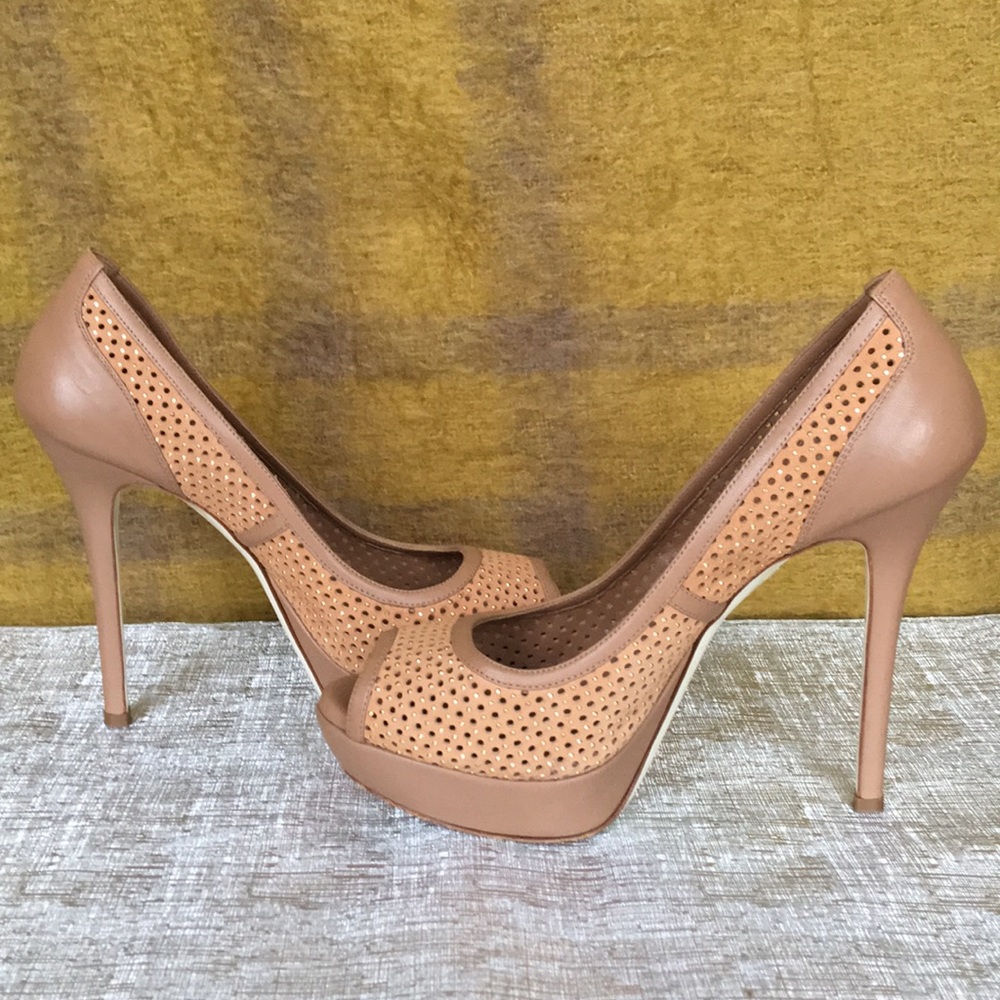 NWOT Loriblu Nude Leather Nubuck Studded Peep-Toe